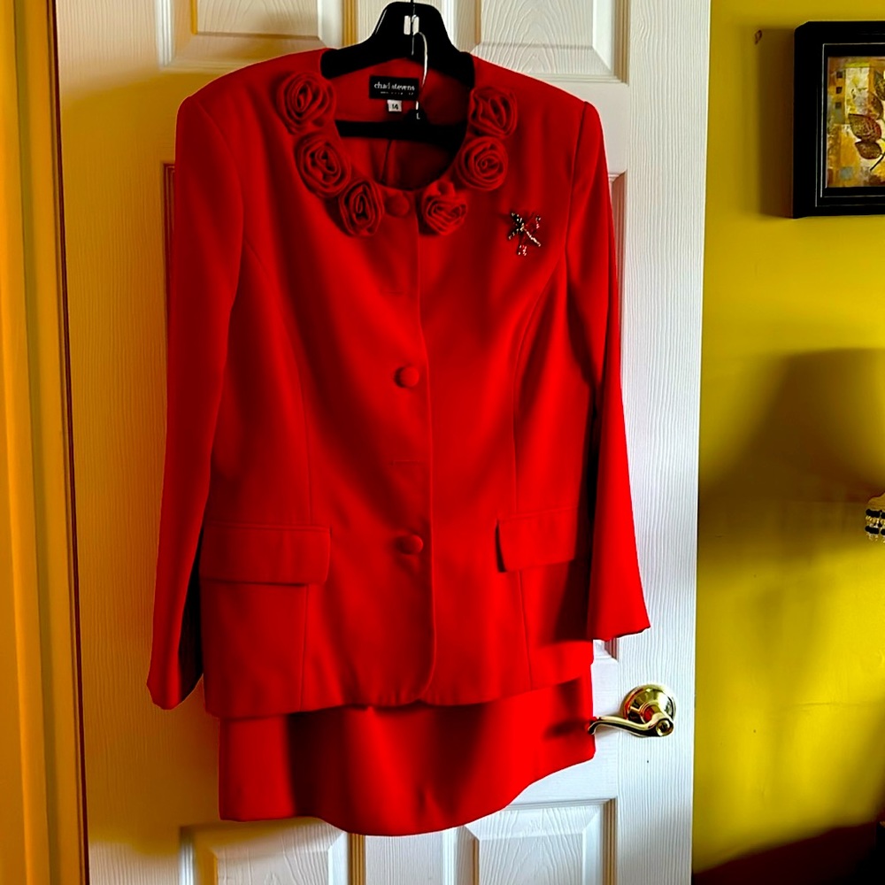 Women’s skirt suit